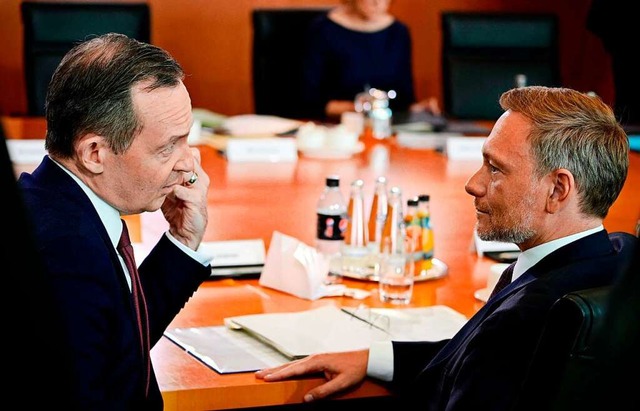 Wo steuern sie die FDP hin? Verkehrsmi... mit Finanzminister Christian Lindner.  | Foto: TOBIAS SCHWARZ (AFP)