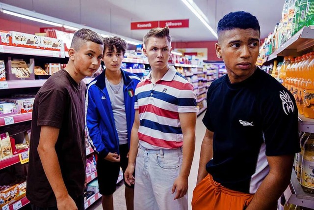 Lukas und seine Freunde  (von links: L...ncent Wiemer, Aaron Maldonado-Morales)  | Foto: Constantin Film/Anne Wilk
