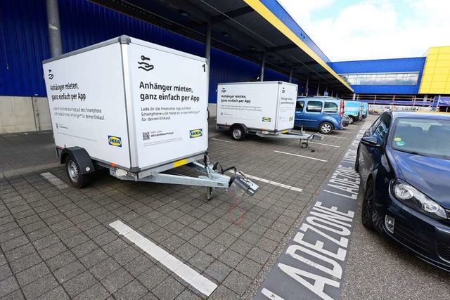 Die &#8222;Freetrailer&#8220;-Anhnger stehen bei Ikea.  | Foto: Ingo Schneider