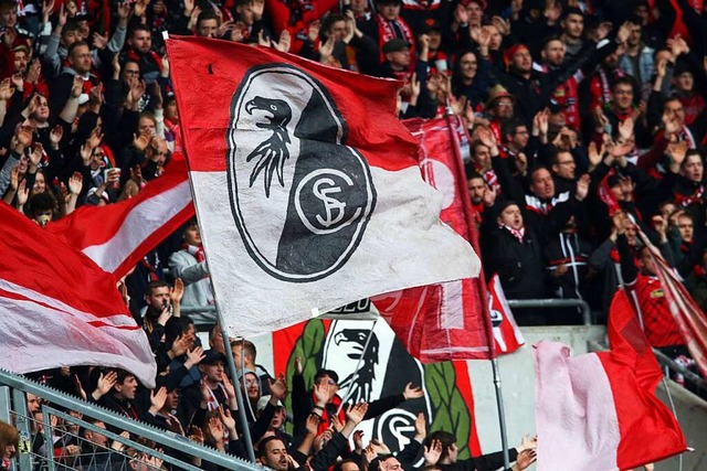 Rund 2100 Fans des SC Freiburg werden die Mannschaft nach Turin begleiten.  | Foto: Thomas Frey (IMAGO)