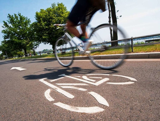 Wer mit dem Rad zur Arbeit fhrt, reduziert  Staus.  | Foto: Daniel Bockwoldt