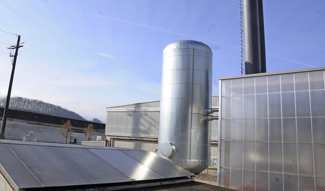 In Sachen Klimaschutz ist  Steinen kei...mmene Heizzentrale bei der Sporthalle.  | Foto: Robert Bergmann