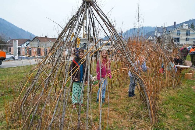 Den Weidentunnel auf dem Spielplatz in...ler der Waldorfschule selbst angelegt.  | Foto: Edgar Steinfelder