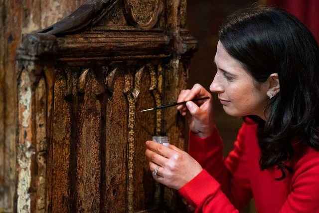 Der Kr�nungsstuhl von K�nig Charles III. wird schon seit Monaten restauriert