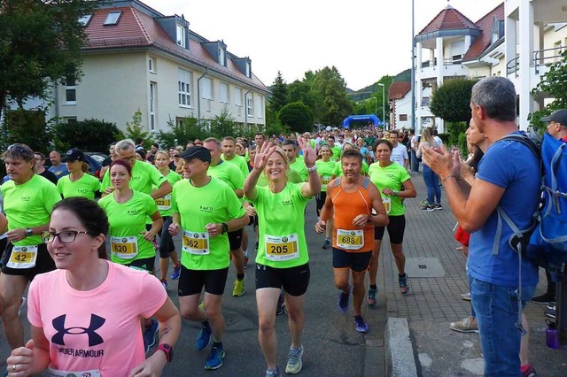 Teilnehmerinnen und Teilnehmer der Akt... Sonnwendlauf in Seelbach im Jahr 2018  | Foto: Lauftreff Ottenheim