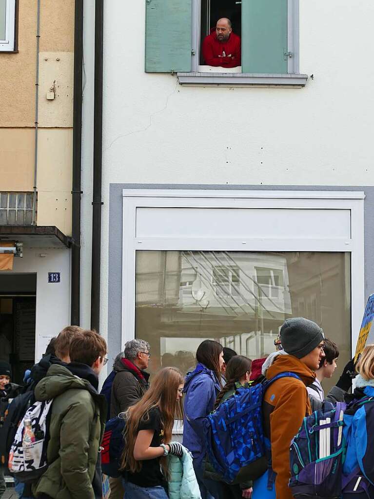 Mehr als 200 Menschen demonstrierten am Freitag fr den Klimaschutz in Bad Sckingen.