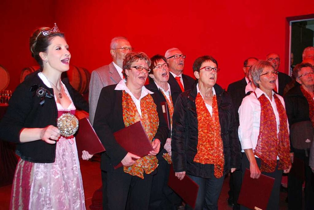 April 2014: Der Bickensohler Gesangver...nossenschaft Bickensohl ein Stndchen.  | Foto: Benjamin Bohn