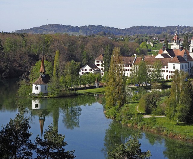 Die Rheinlandschaft mit dem Kloster Rh...air aus. Und das soll auch so bleiben.  | Foto:  Ralf Ghrig