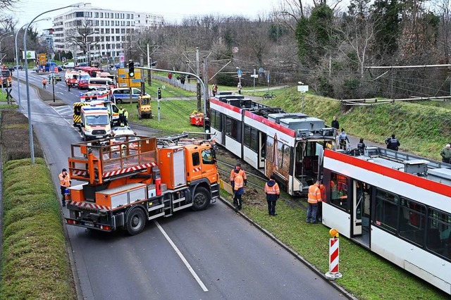 43 Menschen sind bei dem Straenbahnun... Stadtteil Weingarten verletzt worden.  | Foto: Thomas Kunz