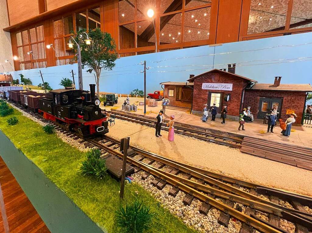 Groe Augen statt Versptungen – die Modelleisenbahnausstellung der Modellbahnfreunde Oberes Donautal im Bad Krozinger Kurhaus lockte sehr viele Eisenbahnfans an.