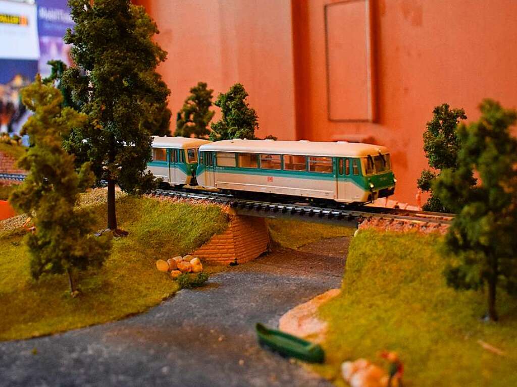 Groe Augen statt Versptungen – die Modelleisenbahnausstellung der Modellbahnfreunde Oberes Donautal im Bad Krozinger Kurhaus lockte sehr viele Eisenbahnfans an.