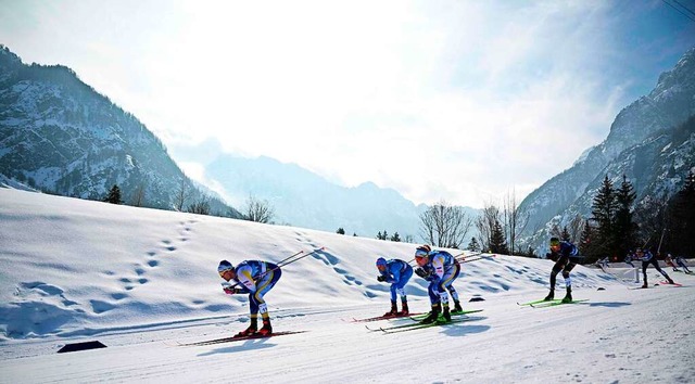 Langlufer beim 50 Kilometer Massenstart bei der Nordischen Ski-WM in Planica  | Foto: JURE MAKOVEC (AFP)