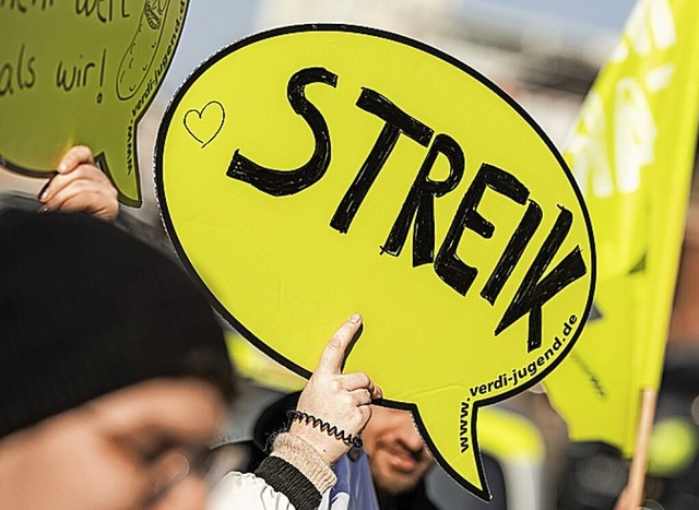 Plakat bei einem Verdi-Streik  | Foto: Swen Pfrtner (dpa)