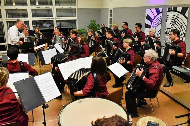 Nach der langen Nicht-Proben-Zeit hat ...ahreskonzert vllig begeistert waren.   | Foto: Thomas Loisl Mink