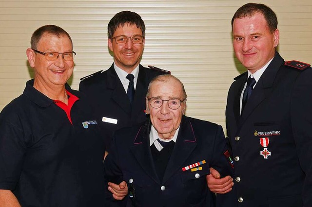 Ehrungen bei der Feuerwehr Neustadt (v...ath, Hans Dressel und Roland Rombach.   | Foto: Eva Korinth