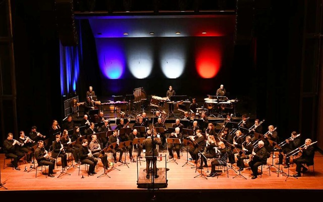 Die Stadtmusik Lrrach bescherte dem P... besondere Reise ber Inseln der Welt.  | Foto: Barbara Ruda