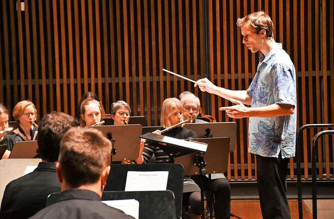 Philipp Boyle leitet das Orchester seit einem Jahr.   | Foto: Barbara Ruda
