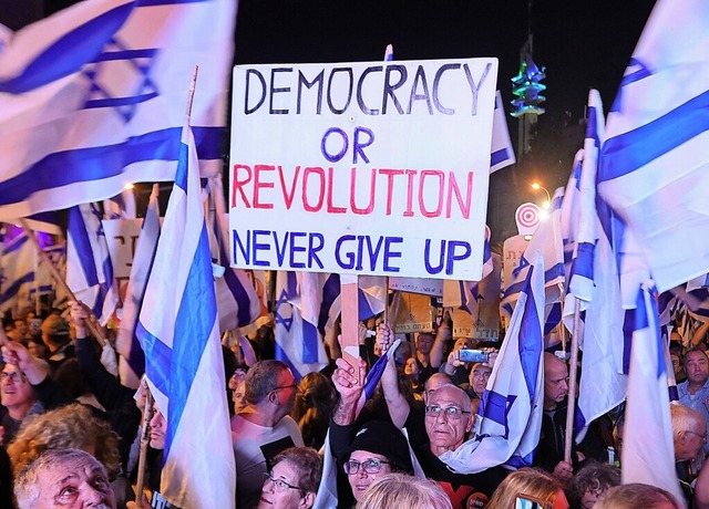 Wie hier nahe  Haifa kam es landesweit...n gegen die umstrittene Justizreform.   | Foto: JACK GUEZ (AFP)