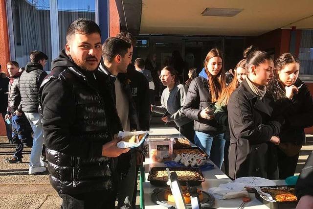 Schopfheimer Schüler haben für Spenden Kuchen verkauft
