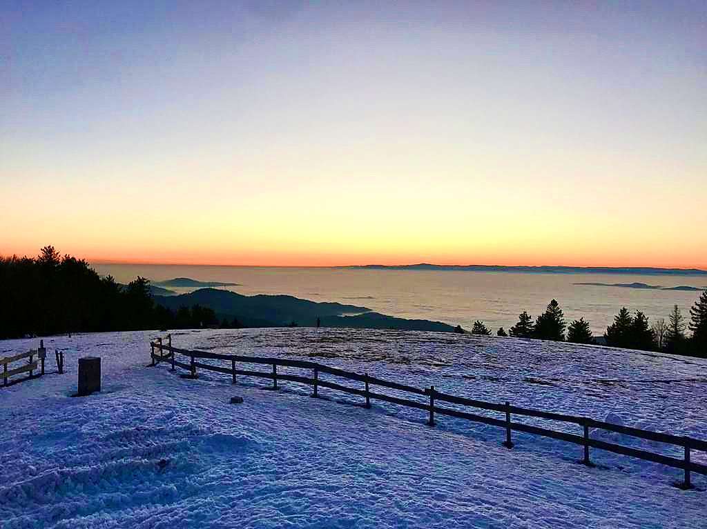 Sonnenuntergang ber dem Nebelmeer.