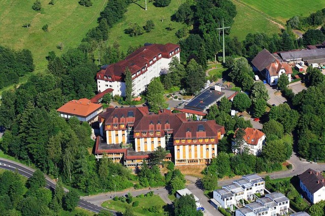 Das Haus Entegast (vorne) soll durch einen Neubau ersetzt werden.  | Foto: Erich Meyer