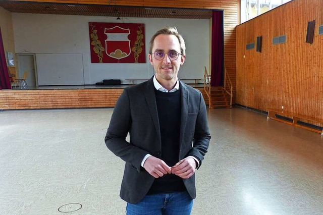 Eine seiner Aufgaben sieht Brgermeist...nkte. Das Foto entstand in Oberbergen.  | Foto: Dirk Sattelberger