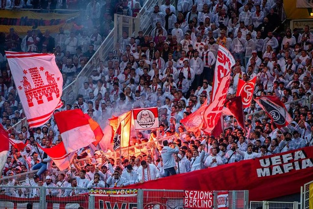 SC-Fans beim Auswrtsspiel in Nantes i...Turin, keine Probleme mit den Tickets.  | Foto: IMAGO/Eibner/Memmler