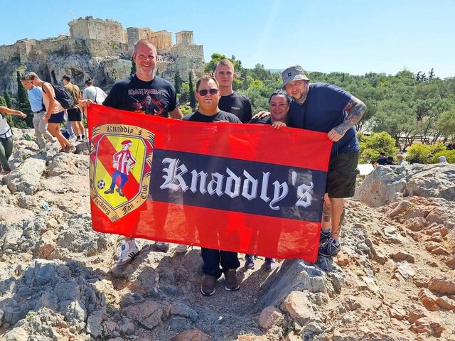 Der Fanclub aus Kappel-Grafenhausen war auch schon in Athen dabei.  | Foto: Dennis Renter