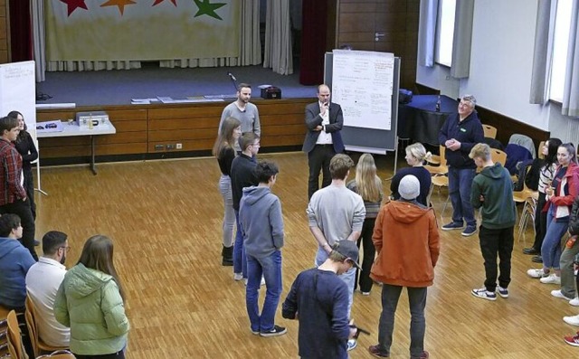 Die beiden OB-Kandidaten lieen sich v...dt Waldkirch gut finden und was nicht.  | Foto: Sylvia Sredniawa