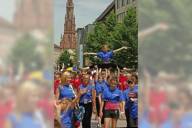 Tausende Kinder turnen in Offenburg