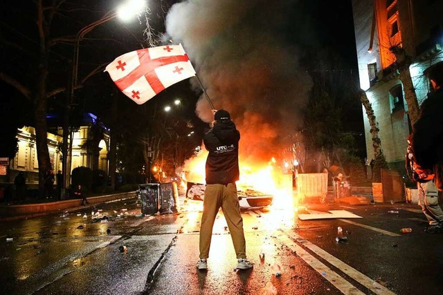 Massive Proteste in Georgien  | Foto: Zurab Tsertsvadze (dpa)