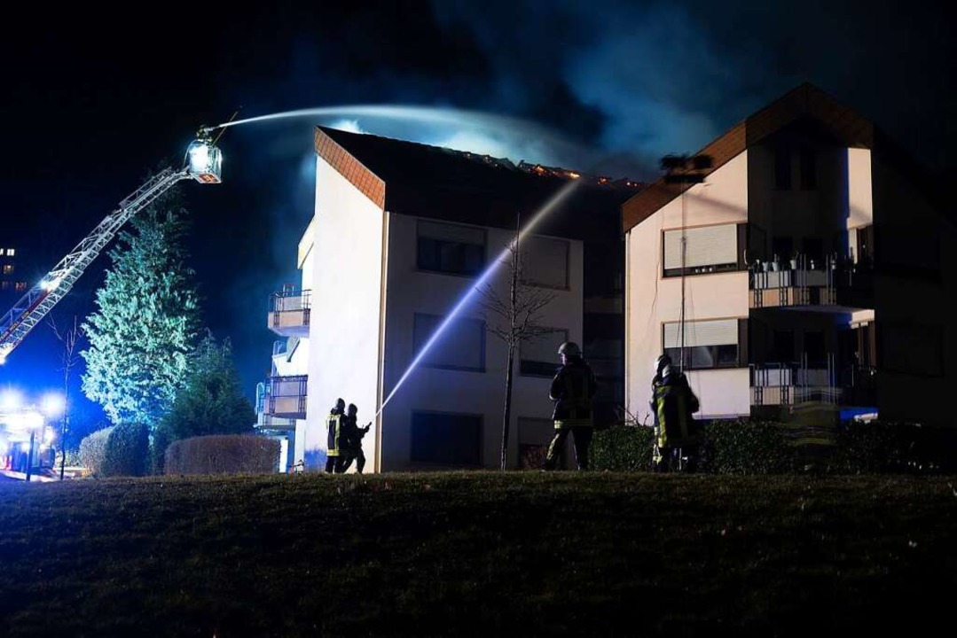 Rund 30 Menschen waren in dem Gebäudekomplex, als das Feuer ausbrach.  | Foto: Volker Münch