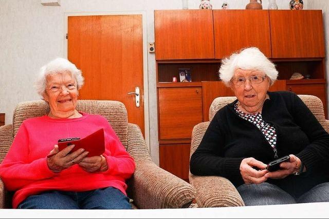 Wie eine 92-jhrige Eichstetterin ihr Senioren-Smartphone nutzt