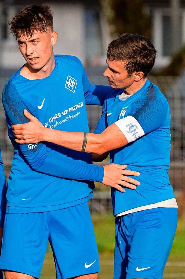 Der Klassenerhalt als  Ziel: Marvin Wa...l und  Arne Mundinger vom FC Neustadt.  | Foto: Wolfgang Scheu