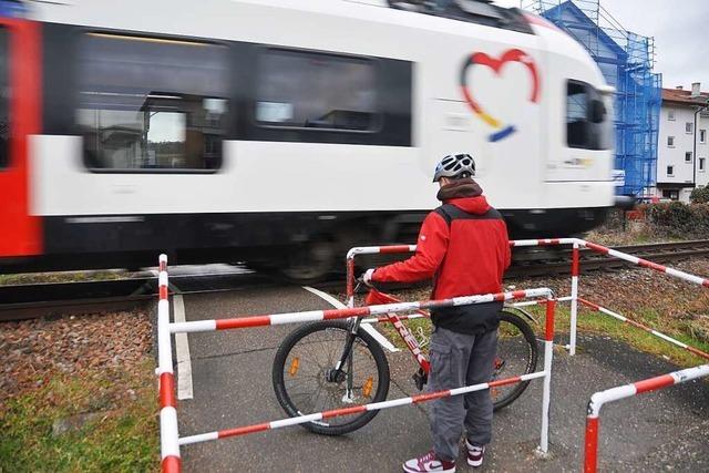 Unbeschrankter Bahnbergang in Lrrach kommt mit dem zweigleisigen Ausbau weg