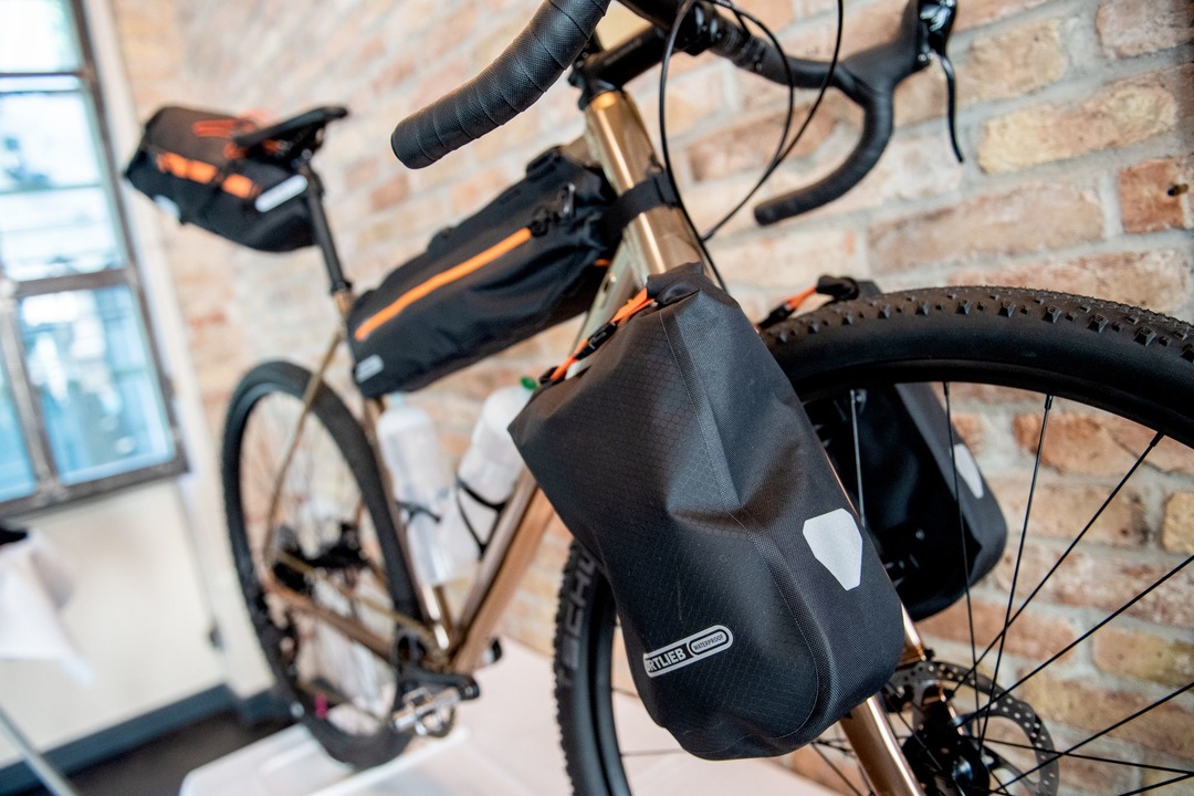 Es gibt viele M&ouml;glichkeiten, Dinge auf dem Fahrrad zu transportieren.  | Foto: Zacharie Scheurer/dpa-tmn