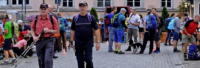 Ein Bild von der Premiere des Wandermarathons 2021 beim Start in Laufenburg  | Foto: Andrea Worthmann