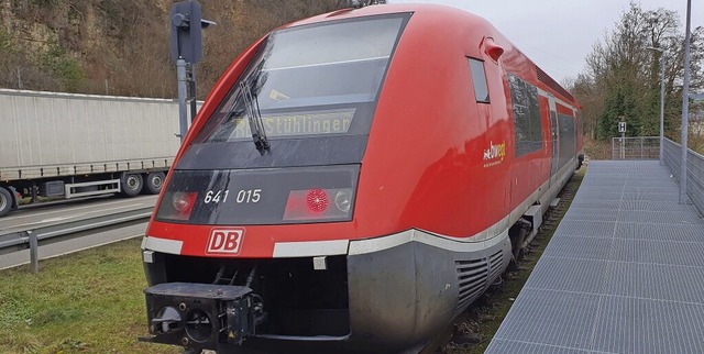Der  Bahnsteig in Wutschingen soll au...chtalbahn-Strecke einsetzen zu knnen.  | Foto:  Edinger, Gerald