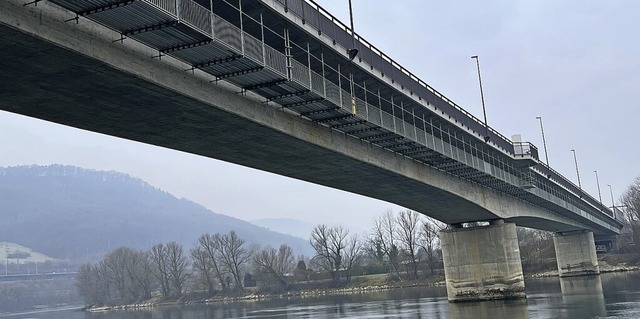 Seit Anfang Mrz besteht fr Fugnger...r der Brcke ber den Rhein zu laufen.  | Foto: Sascha Roth