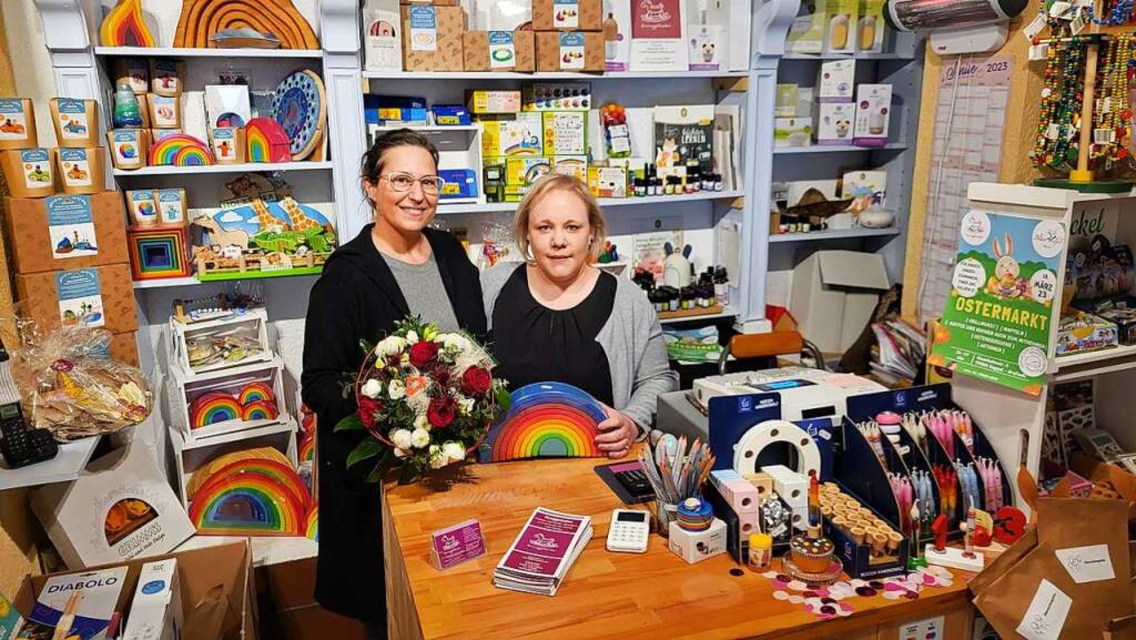 Geraldine Hoffmann-Tournier (rechts) u...ger im Geschäft in Kappel-Grafenhausen  | Foto: Karl Kovacs