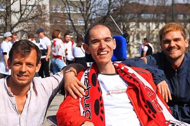 Dominik Wangler aus Dörlinbach lebt mit Muskelschwund und ist zum SC-Spiel nach Turin gereist