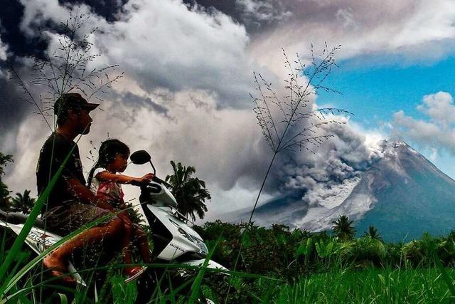 Fotos: Der indonesische Vulkan Merapi bedeckt Drfer mit Asche