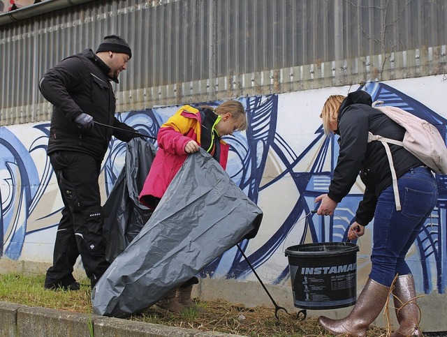 Stadtputzete in Emmendingen: In Kleing...sammelt wie hier hinter dem Bahnhof.    | Foto: Enya Steinbrecher