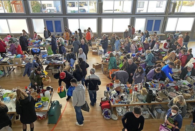 Groer Andrang herrschte nach zwei Jah...use beim Warentauschtag in Ettenheim.   | Foto: Bertold Obergfll