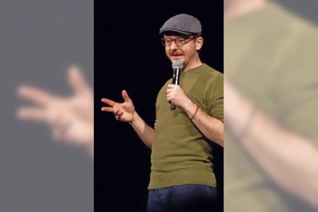 Ein Comedian mit intelligentem Humor