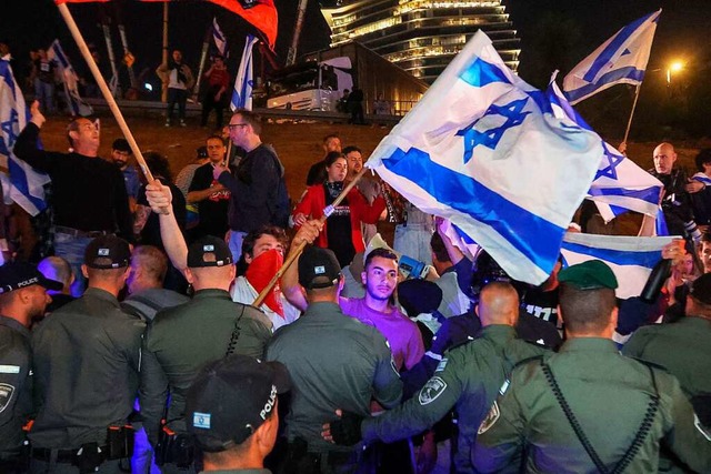 Auch in Tel Aviv wurde am Samstag demonstriert.  | Foto: JACK GUEZ (AFP)
