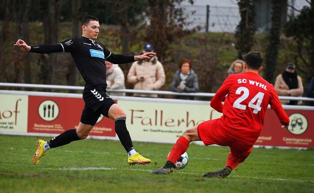 Dem VfR Hausen glckte mit dem 2:0-Hei...eusinger an Gstetorwart Lukas Llin.  | Foto: Achim Keller