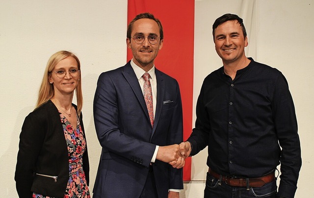 Henrik Senn (rechts), Vorsitzender des...seiner Frau Elke Bohn zur Wiederwahl.   | Foto: Sophia Ungerland