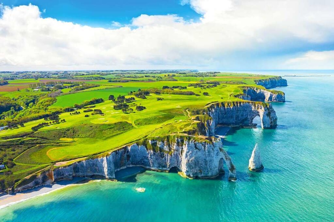 Die Normandie lockt mit ungetrübter Natur und imposanten Küstenabschnitten.  | Foto: Shutterstock