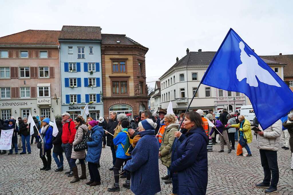 Demonstranten In Bad Säckingen Fordern Friedensgespräche Zwischen ...